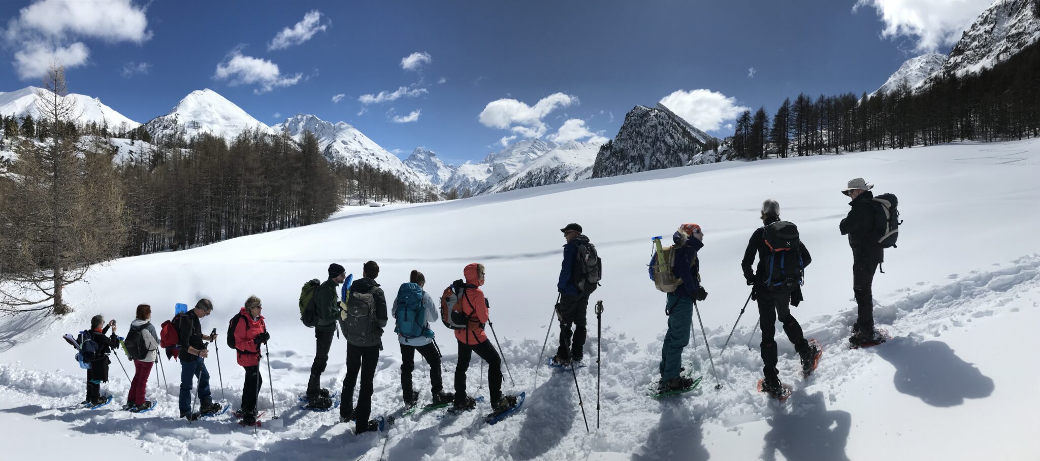 randonnée en groupe, nous fournissons tous le matériel pour dormir sous tipi et venez manger une fondue au fromage