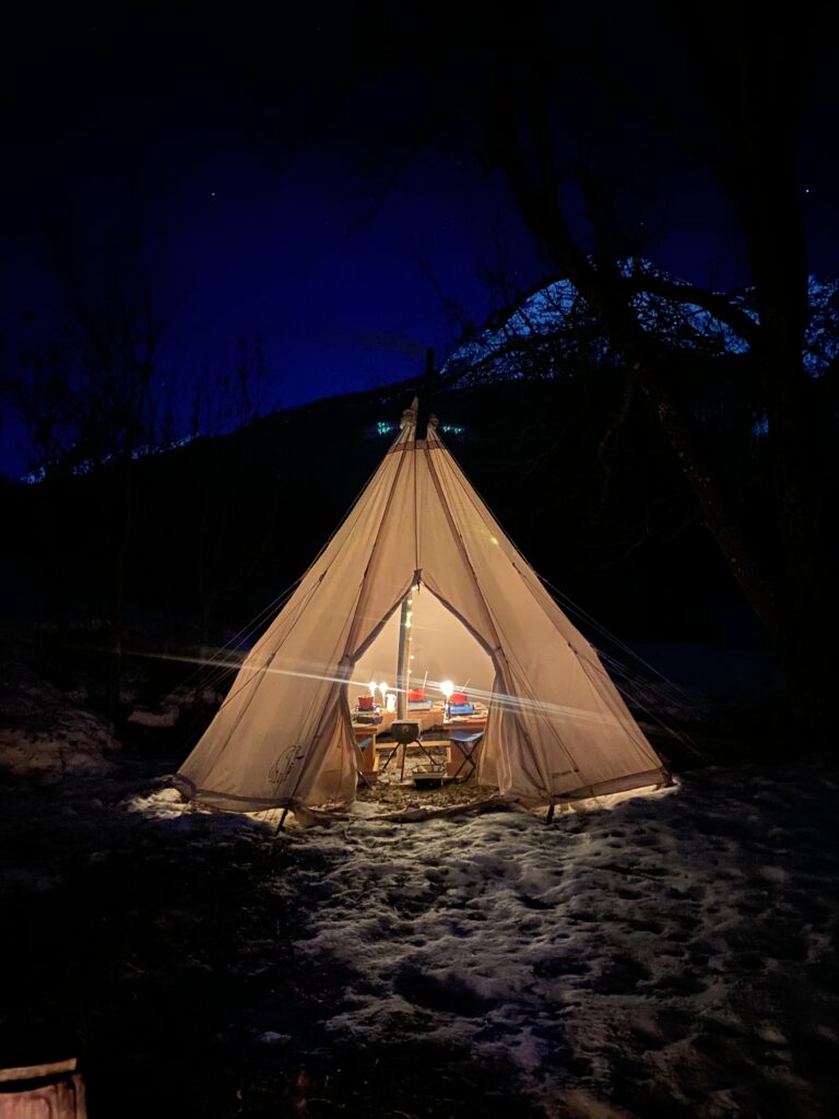 dîner et fondue locale sous le tipi étoilé, ambiance magique